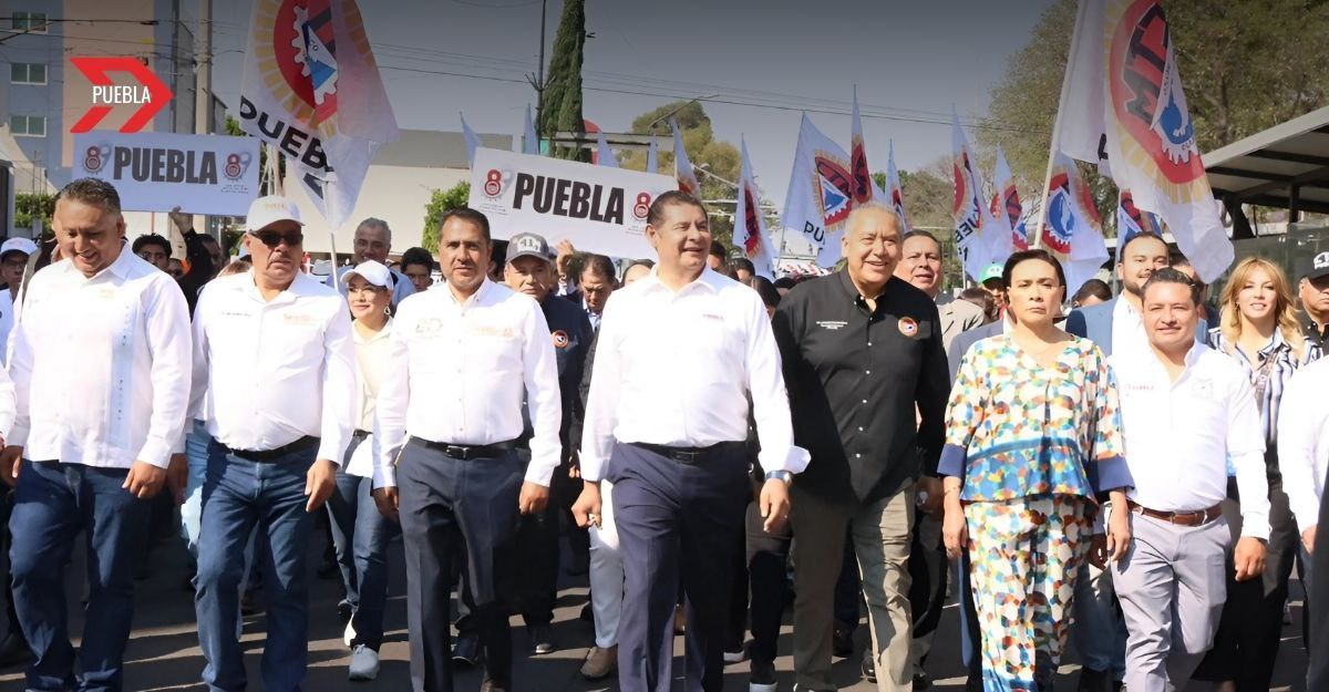Alejandro Armenta participa en el Desfile Conmemorativo del Día del Trabajo