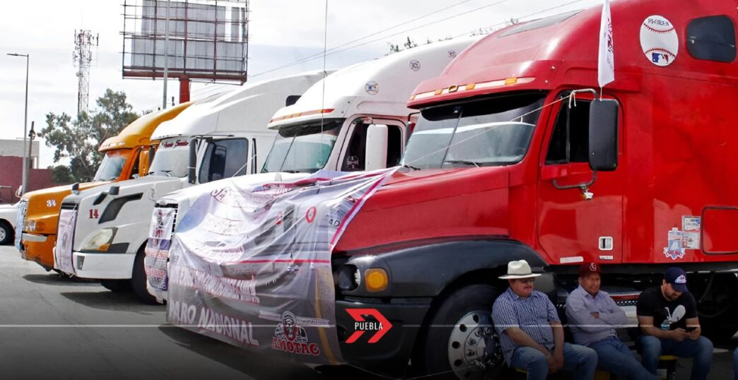 Bloqueos de AMOTAC paralizan carreteras clave en Puebla