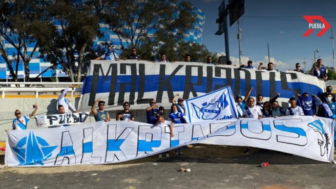 Aficionados del Puebla FC siguen al equipo en EE.UU. y Canadá