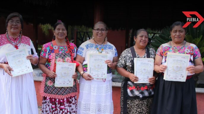 Mole de caderas en Puebla: 5 mujeres certificadas por ICATEP
