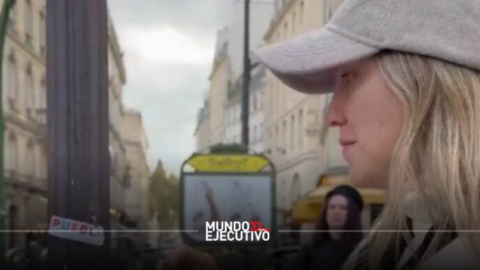 Carla López Malo comete acto de vandalismo en París