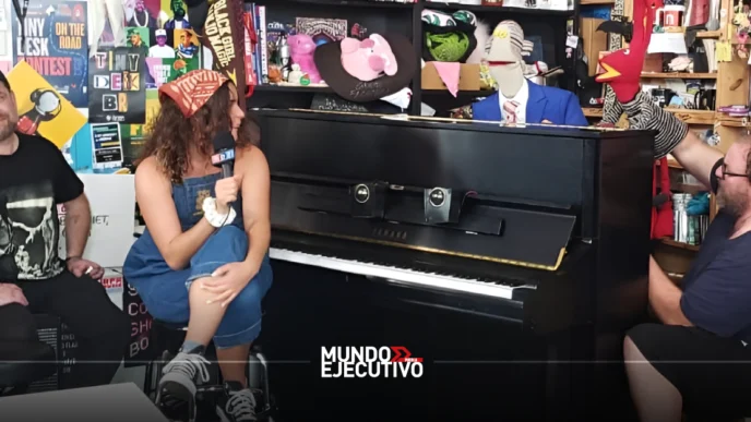 31 Minutos lleva su humor a Tiny Desk y toca tema migratorio